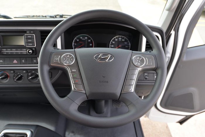 2025 HYUNDAI EX9 LWB WHITE