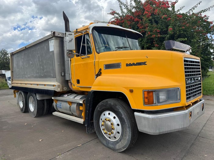 1998 Mack Ch YELLOW