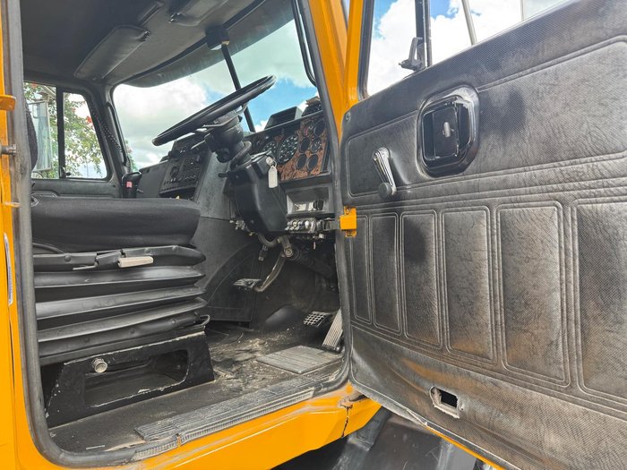 1998 Mack Ch YELLOW