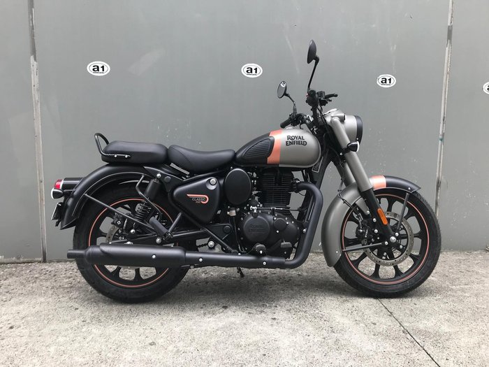 2025 Royal Enfield Classic 350 Dark