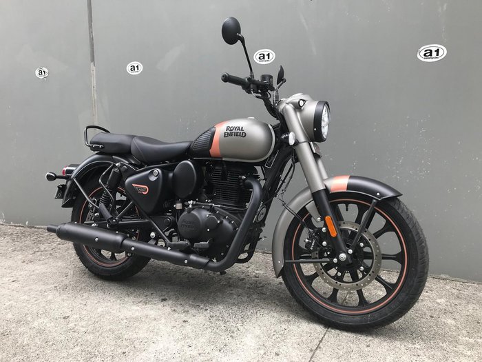 2025 Royal Enfield Classic 350 Dark
