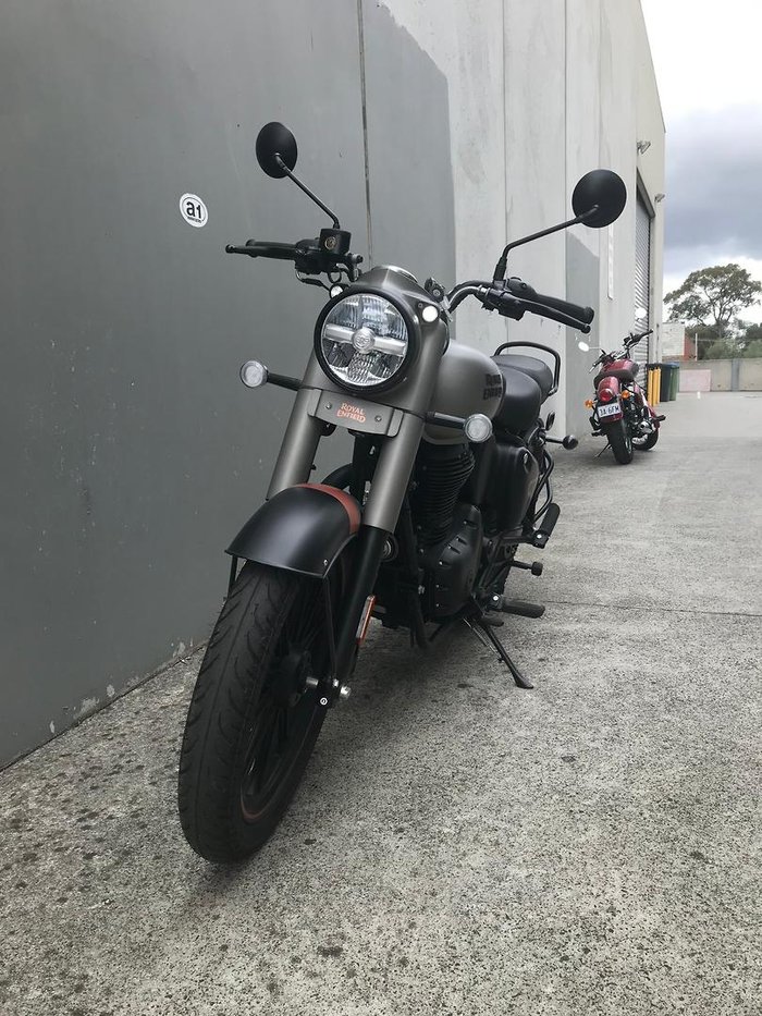 2025 Royal Enfield Classic 350 Dark