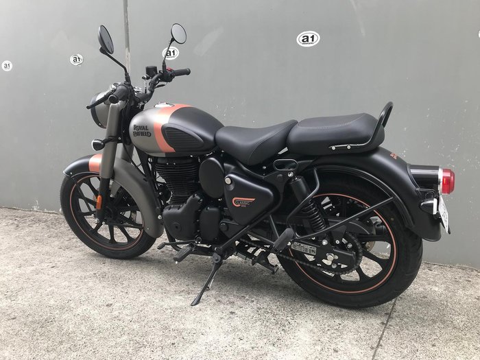 2025 Royal Enfield Classic 350 Dark