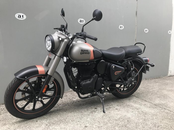 2025 Royal Enfield Classic 350 Dark