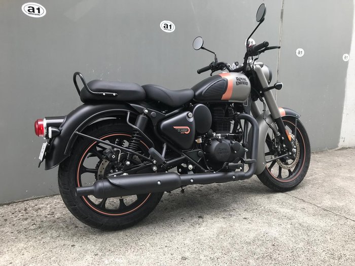 2025 Royal Enfield Classic 350 Dark