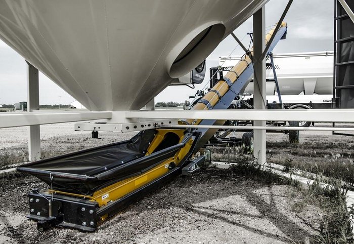 Convey-All 1658 TL Self Propelled Grain Conveyor