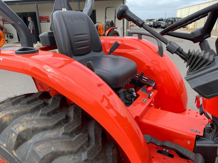 Kubota L3800hd 38Hp Rops Tractor And Front Loader Inc 66" Bucket
