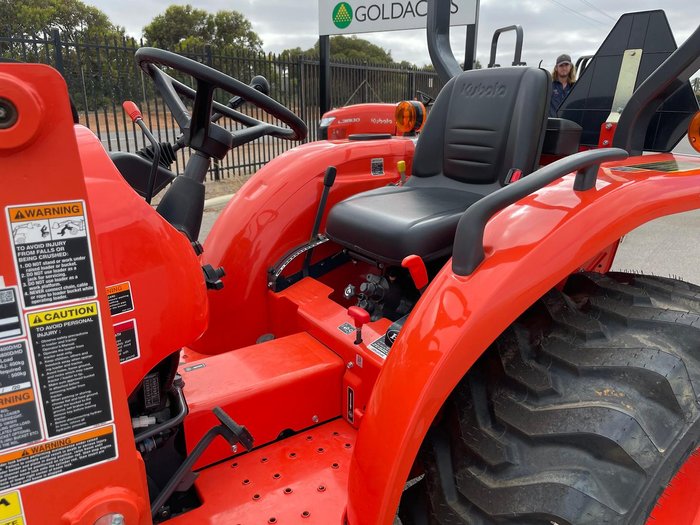 Kubota L3800hd 38Hp Rops Tractor And Front Loader Inc 66" Bucket
