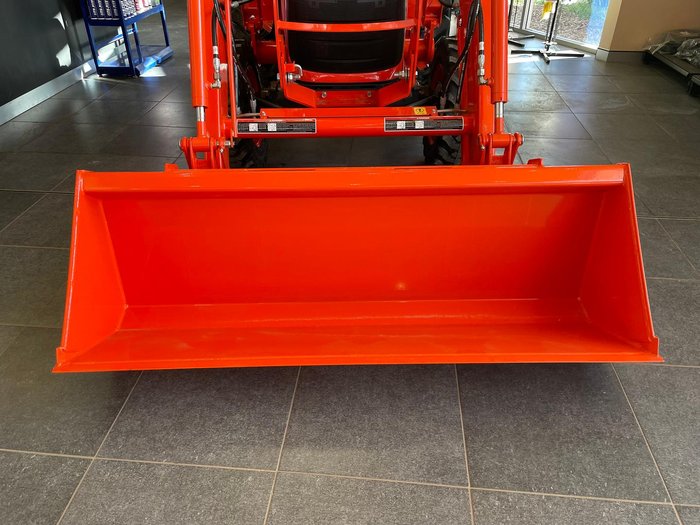 Kubota L3800hd 38Hp Rops Tractor And Front Loader Inc 66" Bucket