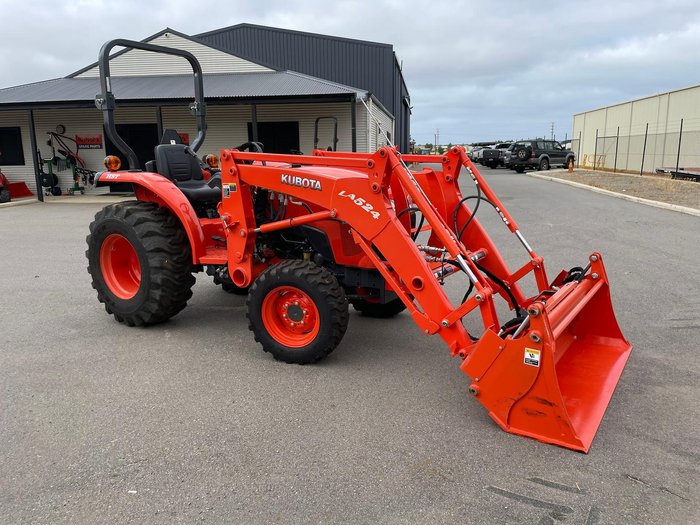Kubota L3800hd 38Hp Rops Tractor And Front Loader Inc 66" Bucket
