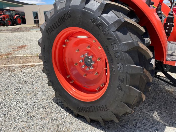 2024 Kubota M7040 Suhd 68Hp Rops Tractor