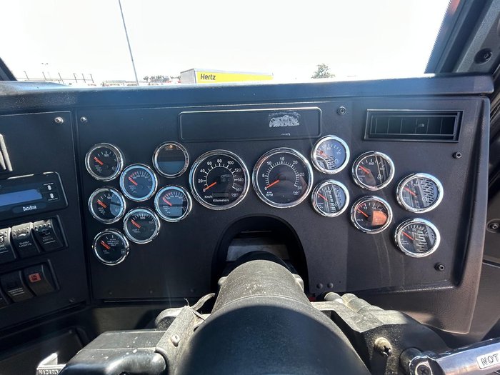 2017 Western Star 5800 Series 5864SS Black