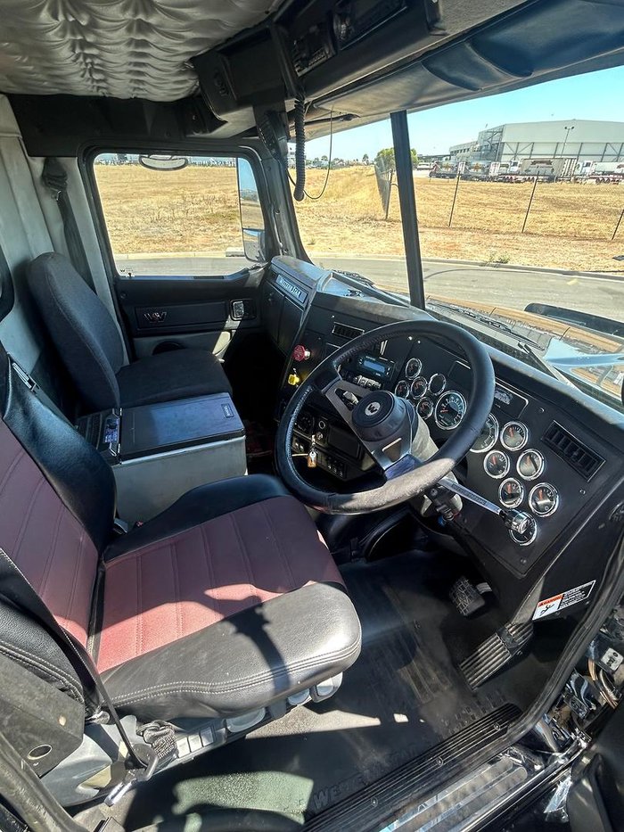 2017 Western Star 5800 Series 5864SS Black