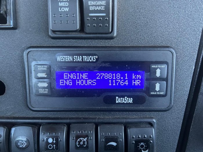 2017 Western Star 5800 Series 5864SS Black