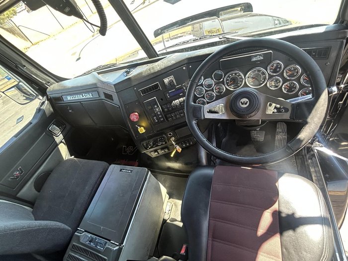 2017 Western Star 5800 Series 5864SS Black