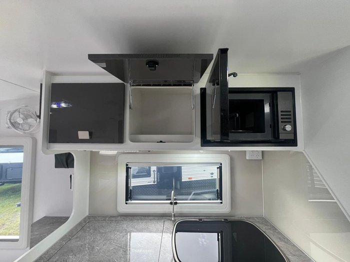 2025 JB Caravans Dirtroader 20'8 Bunk
