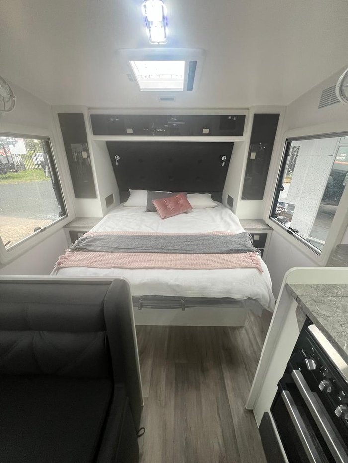 2025 JB Caravans Dirt Roader 20'8 Family Bunk