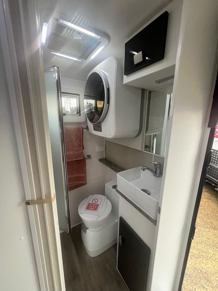 2025 JB Caravans Dirt Roader 20'8 Family Bunk