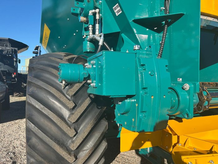 Nufab 33m³ Twin Axle Spreader