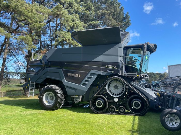  Fendt Ideal 9T Twin Rotor Harvester 