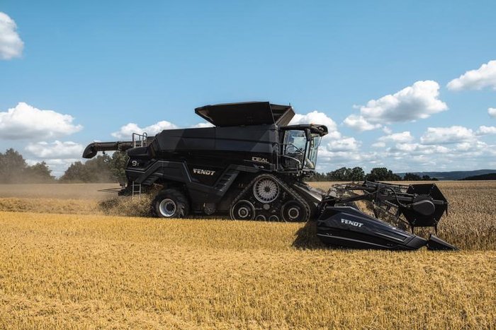  Fendt Ideal 9T Twin Rotor Harvester 