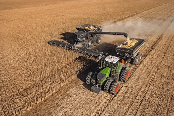  Fendt Ideal 9T Twin Rotor Harvester 