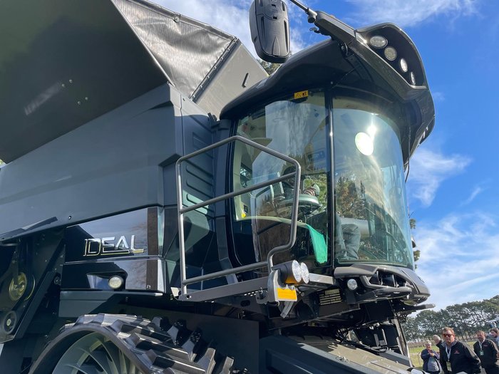 FENDT Ideal 8T Twin Rotor Harvester
