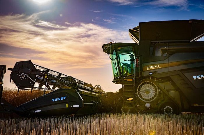 FENDT Ideal 8T Twin Rotor Harvester