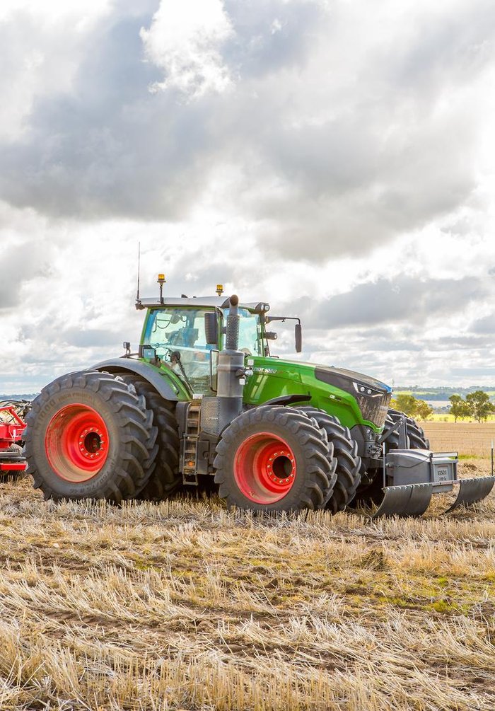 2025 Fendt 1050 Vario 517 Hp Tractor 