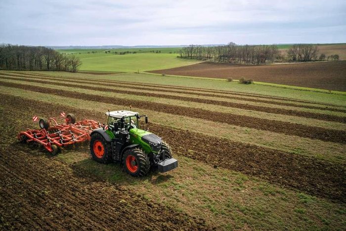 2025 Fendt 1050 Vario 517 Hp Tractor 