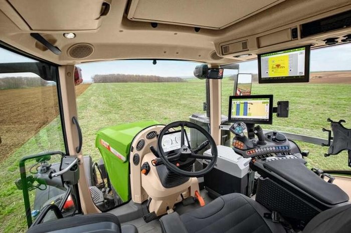 2025 Fendt 1050 Vario 517 Hp Tractor 