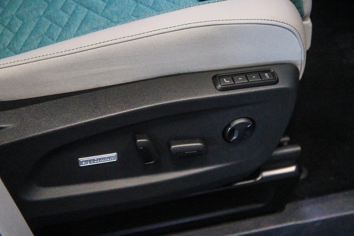 2025 Volkswagen ID. Buzz Pro BEV560