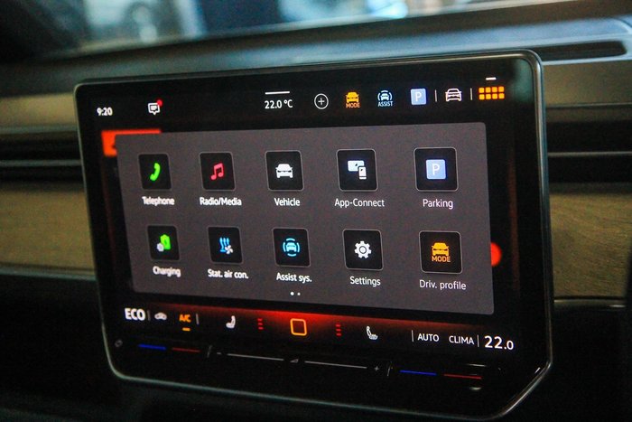 2025 Volkswagen ID. Buzz Pro BEV560
