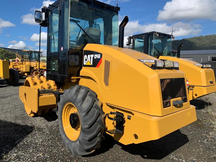 2012 Caterpillar Cp44