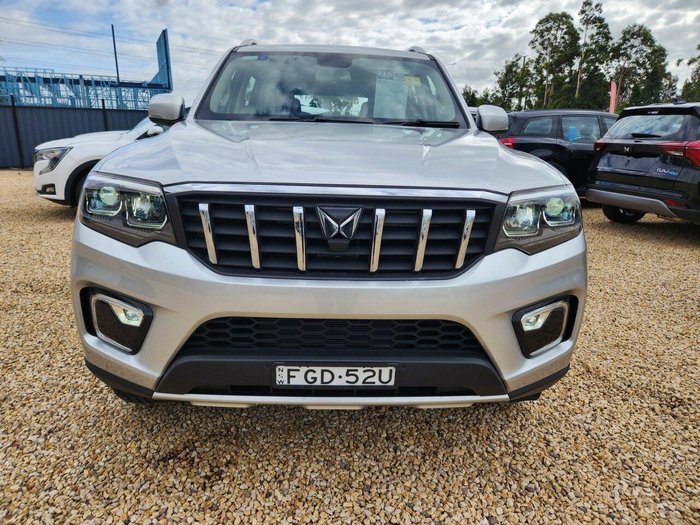 2023 Mahindra Scorpio Z8 4X4 Dazzling Silver
