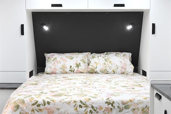 2025 VICTORY CARAVANS Trophy 24 Family Quad Bunk