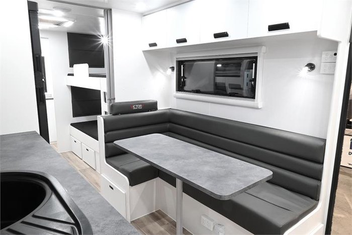2025 VICTORY CARAVANS Trophy 24 Family Quad Bunk