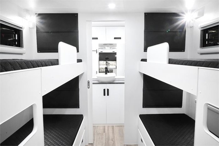 2025 VICTORY CARAVANS Trophy 24 Family Quad Bunk