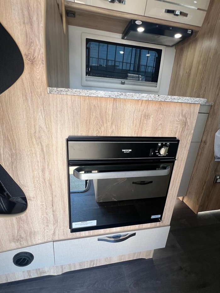 2025 Avan Ovation M9