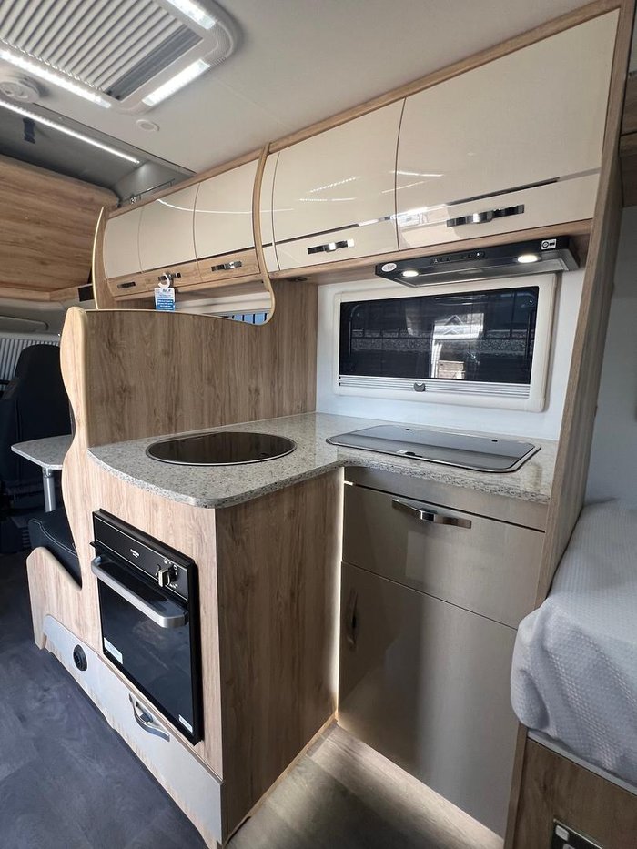 2025 Avan Ovation M9