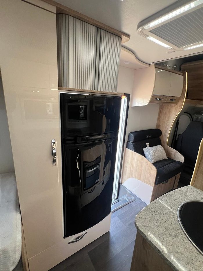 2025 Avan Ovation M9