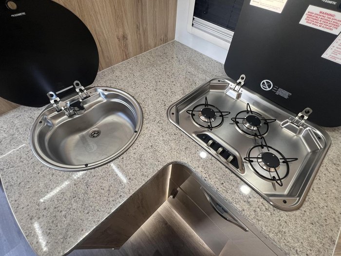 2025 Avan Ovation M9