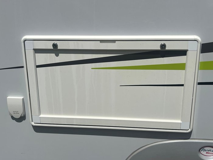 2025 Avan Ovation M9