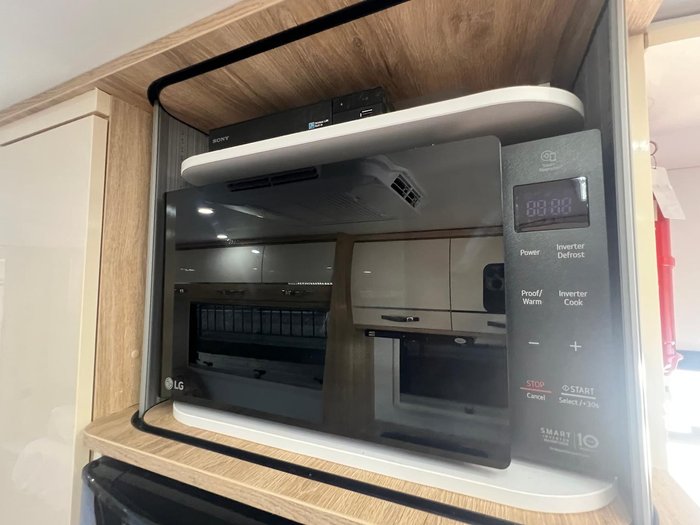 2025 Avan Ovation M9