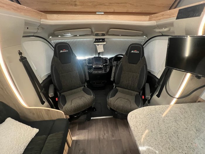 2025 Avan Ovation M9