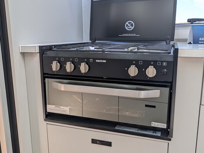 2025 Lotus Caravans 22' Sprint Rear Club