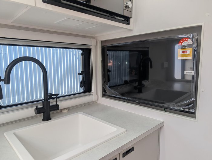 2025 Lotus Caravans 22' Sprint Rear Club