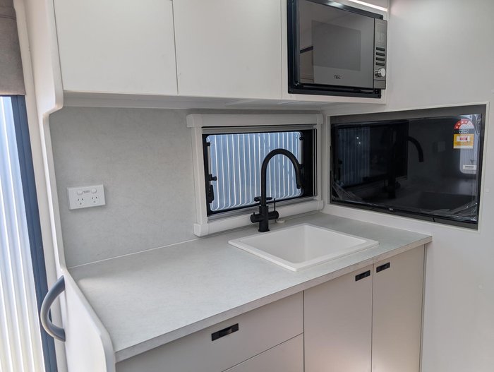 2025 Lotus Caravans 22' Sprint Rear Club