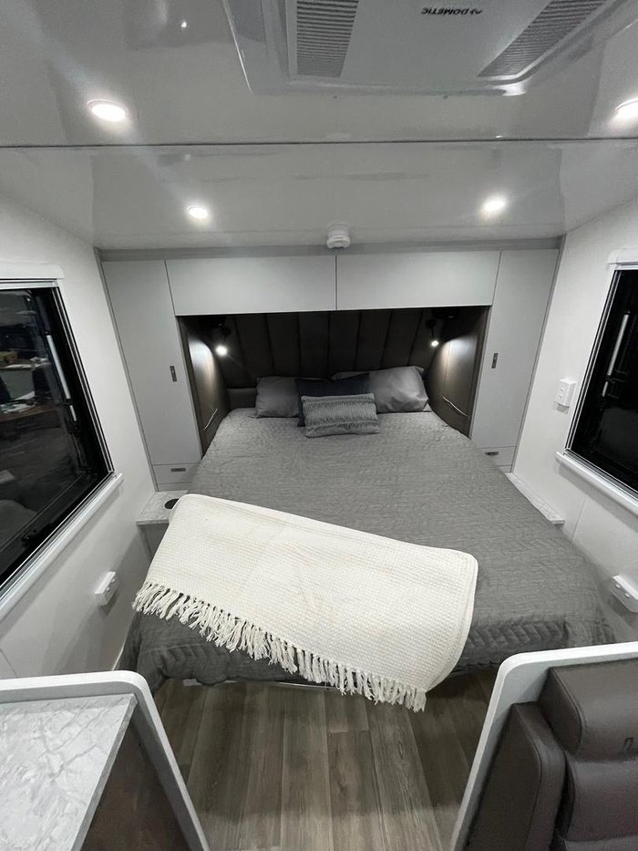 2025 Lotus Caravans 20'6 Freelander