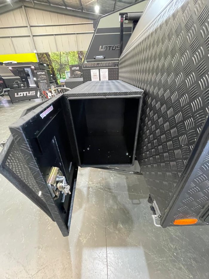 2025 Lotus Caravans 20'6 Freelander